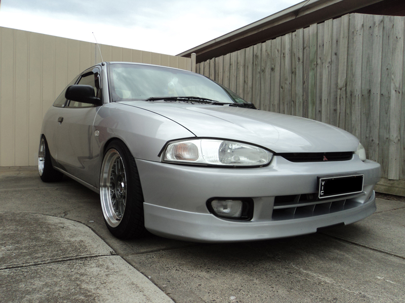 2002 Mitsubishi Mirage photo