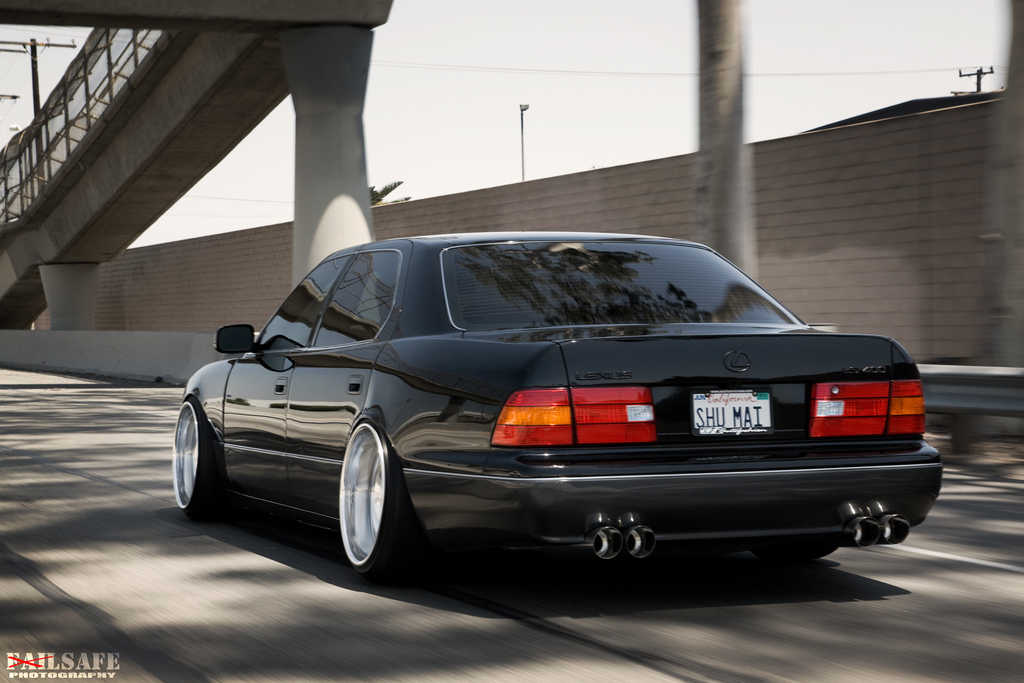 1999 Lexus LS 400 photo