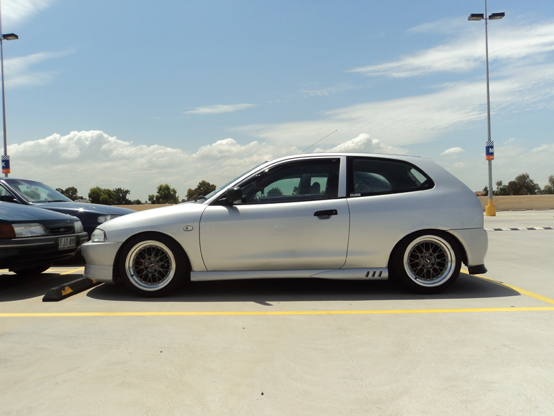 2002 Mitsubishi Mirage photo