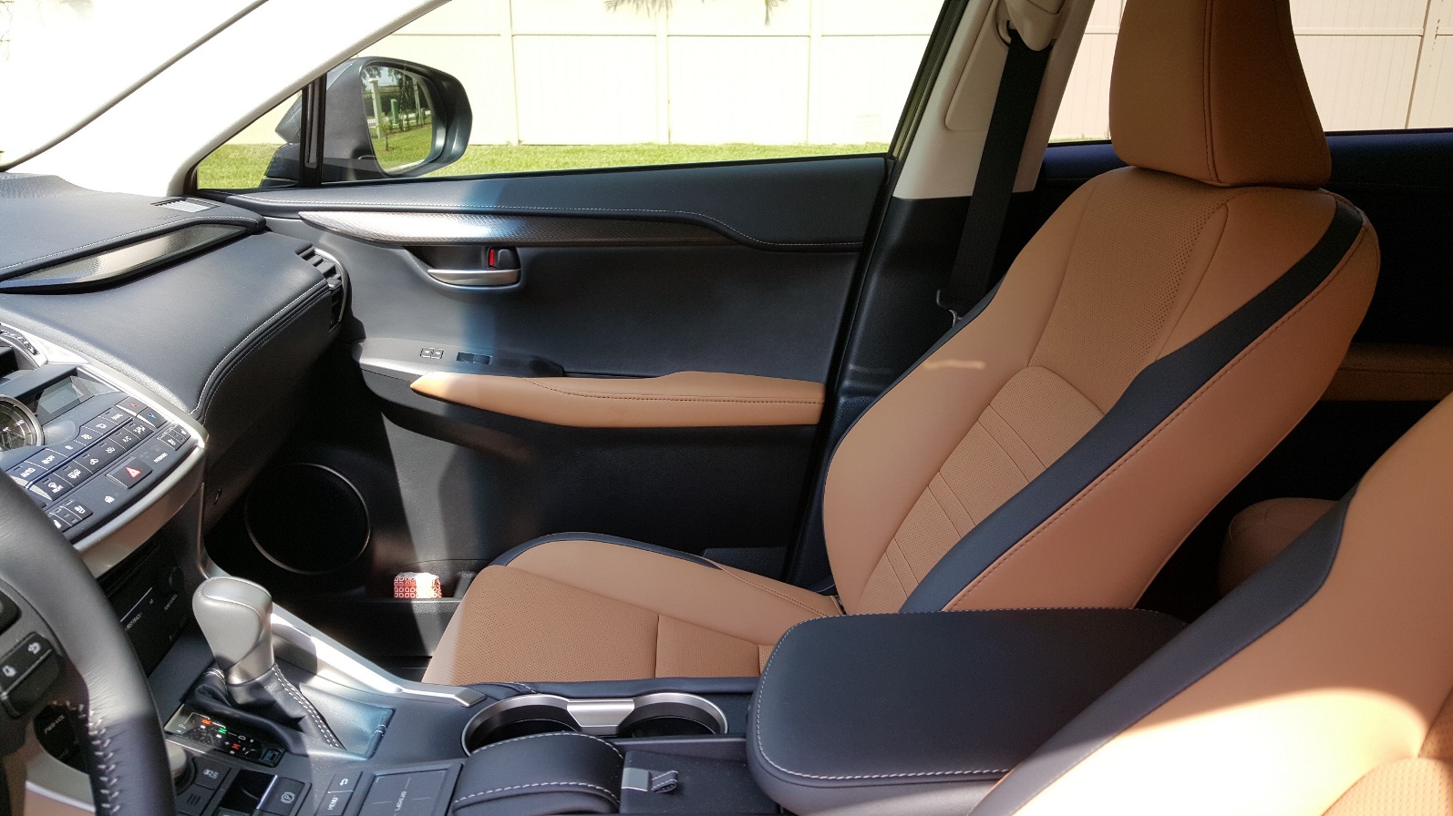 2015 Lexus NX 300h photo