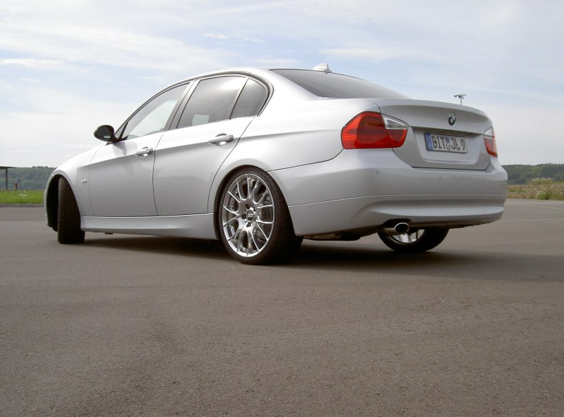 2005 BMW 330 photo