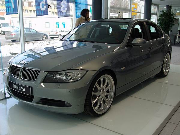 2005 BMW 325 photo