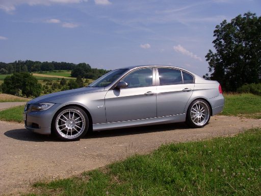 2005 BMW 325 photo