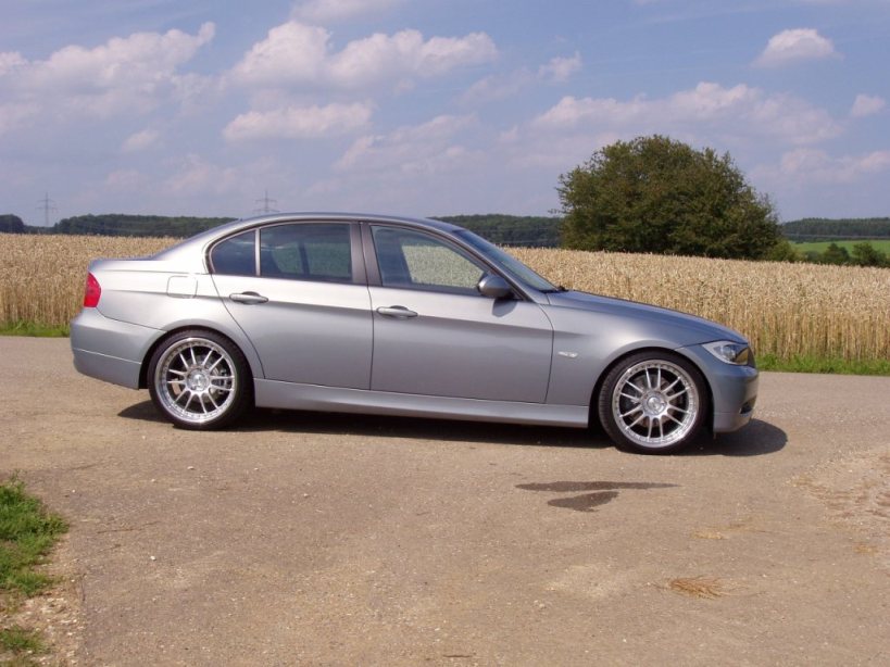 2005 BMW 325 photo