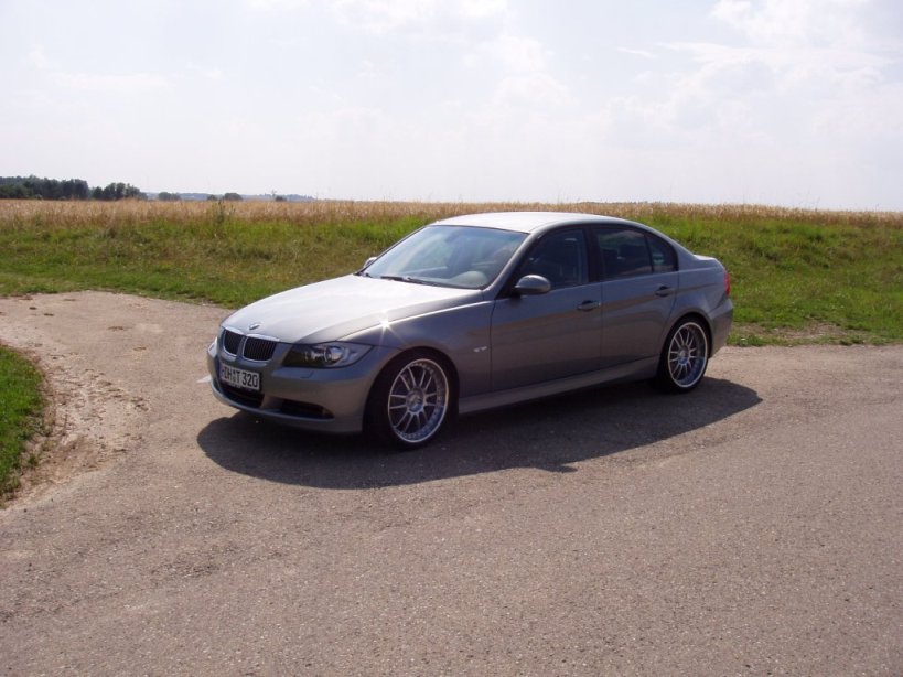 2005 BMW 325 photo