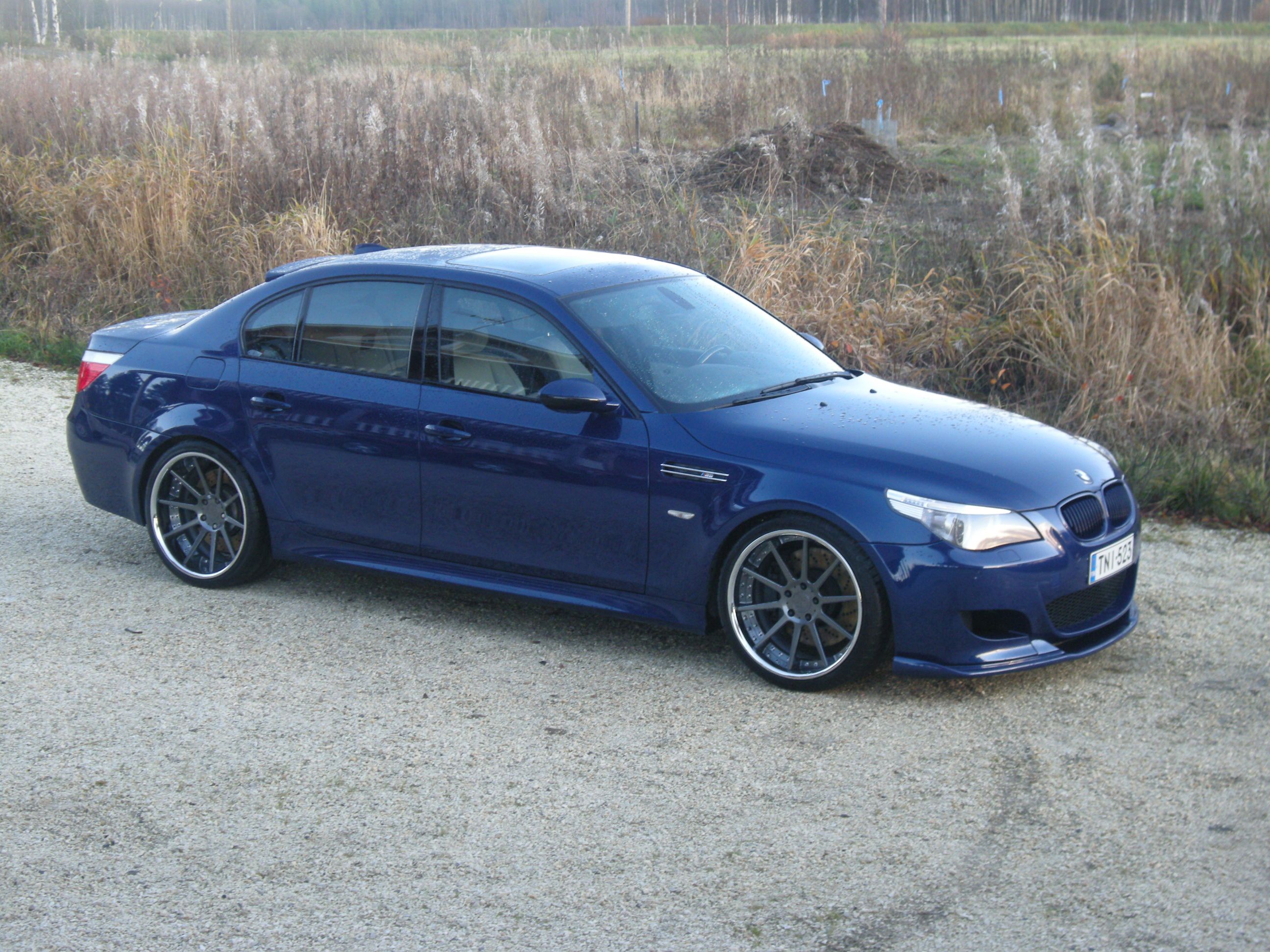 2010 BMW M5 photo