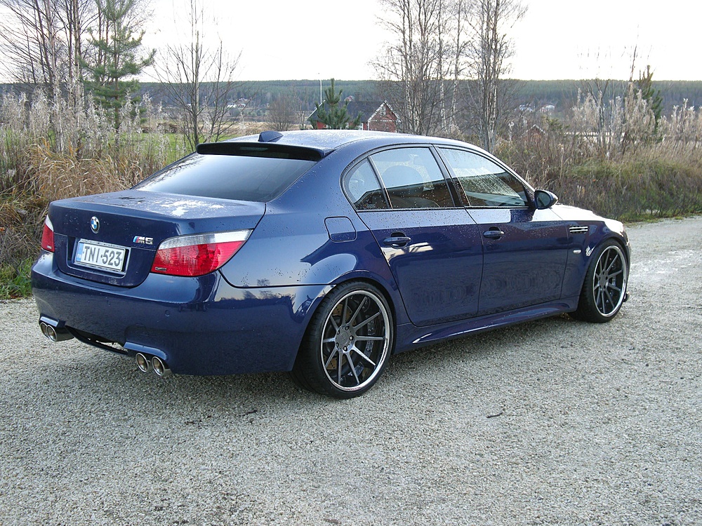 2010 BMW M5 photo