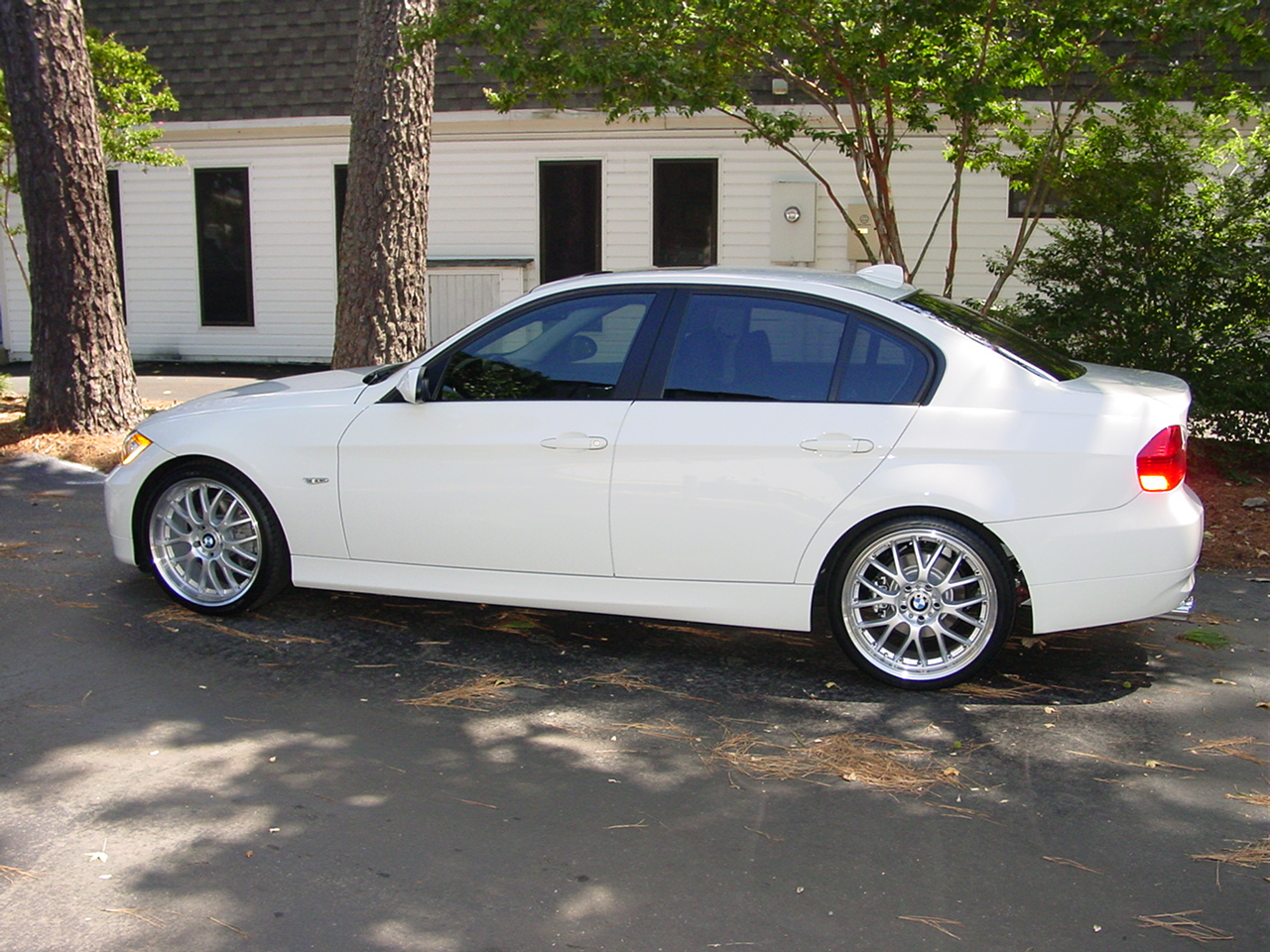 2005 BMW 325 photo