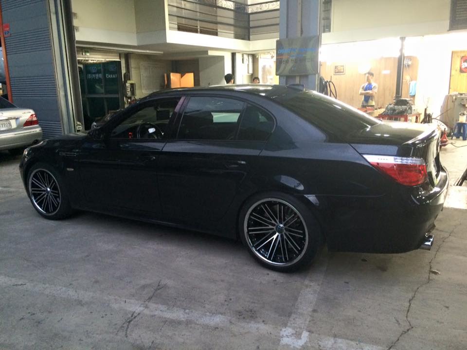 2010 BMW M5 photo