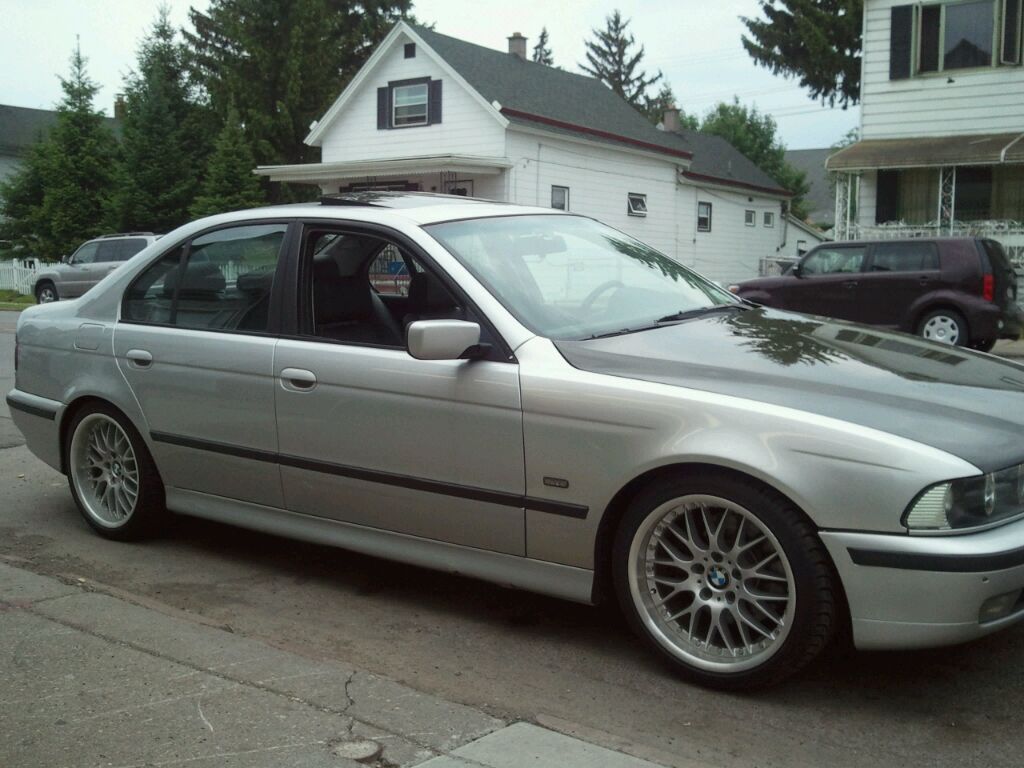 2000 BMW 528 photo