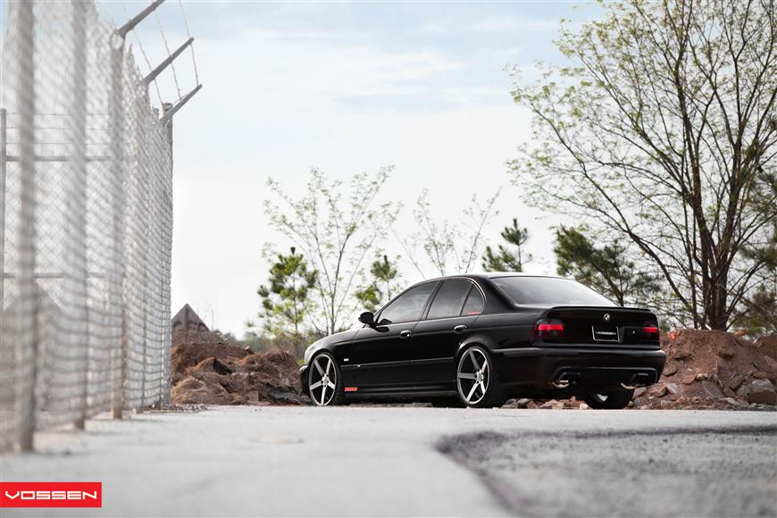 2000 BMW 528 photo