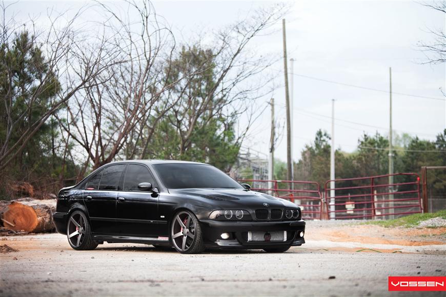 2000 BMW 528 photo