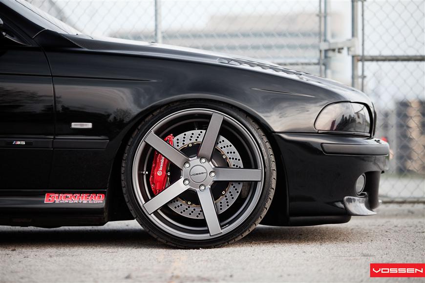 2000 BMW 528 photo