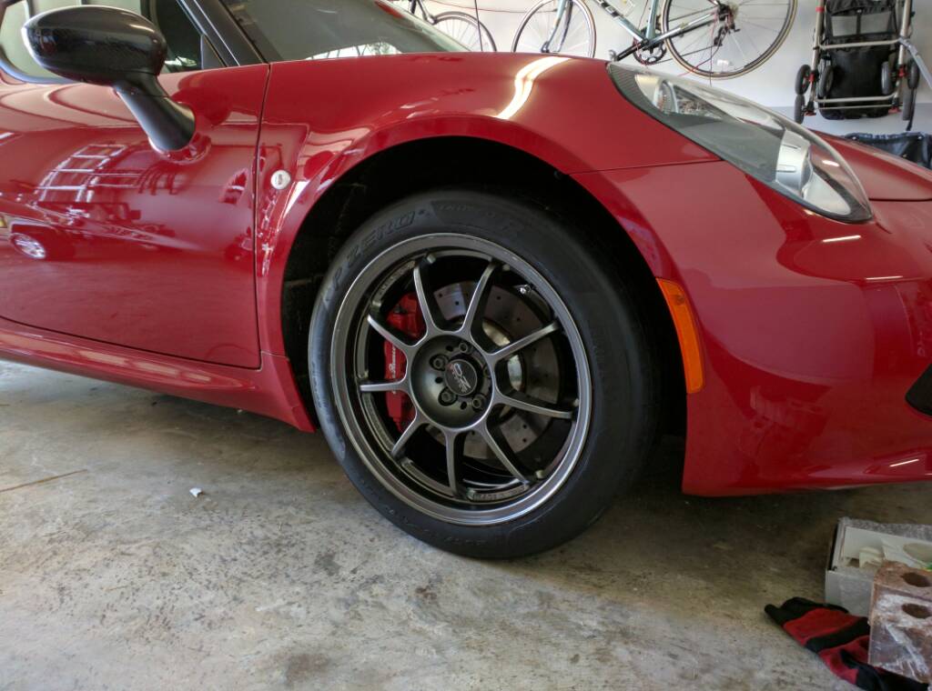 2016 Alfa Romeo 4C photo