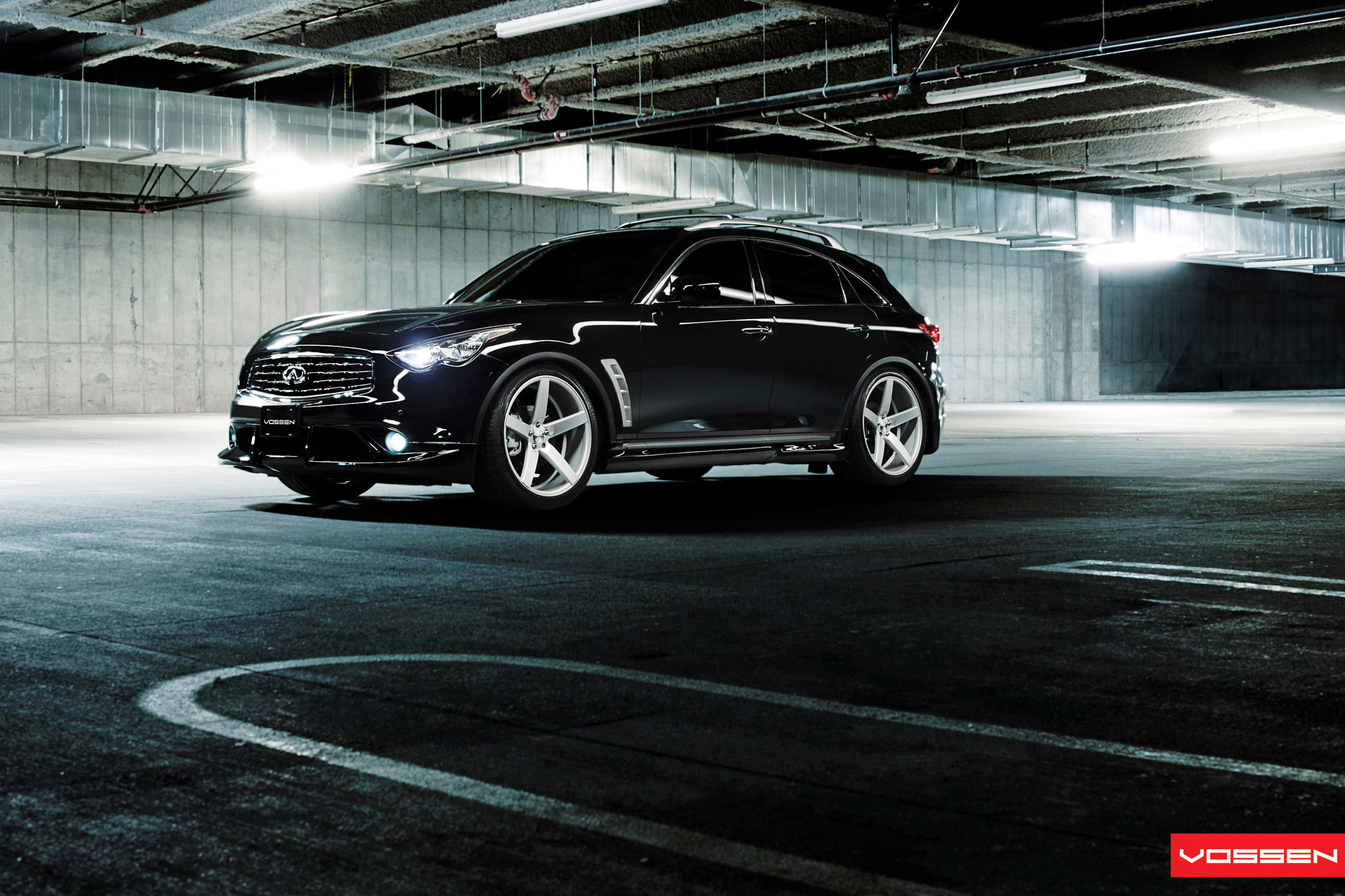2015 Infiniti QX70 photo