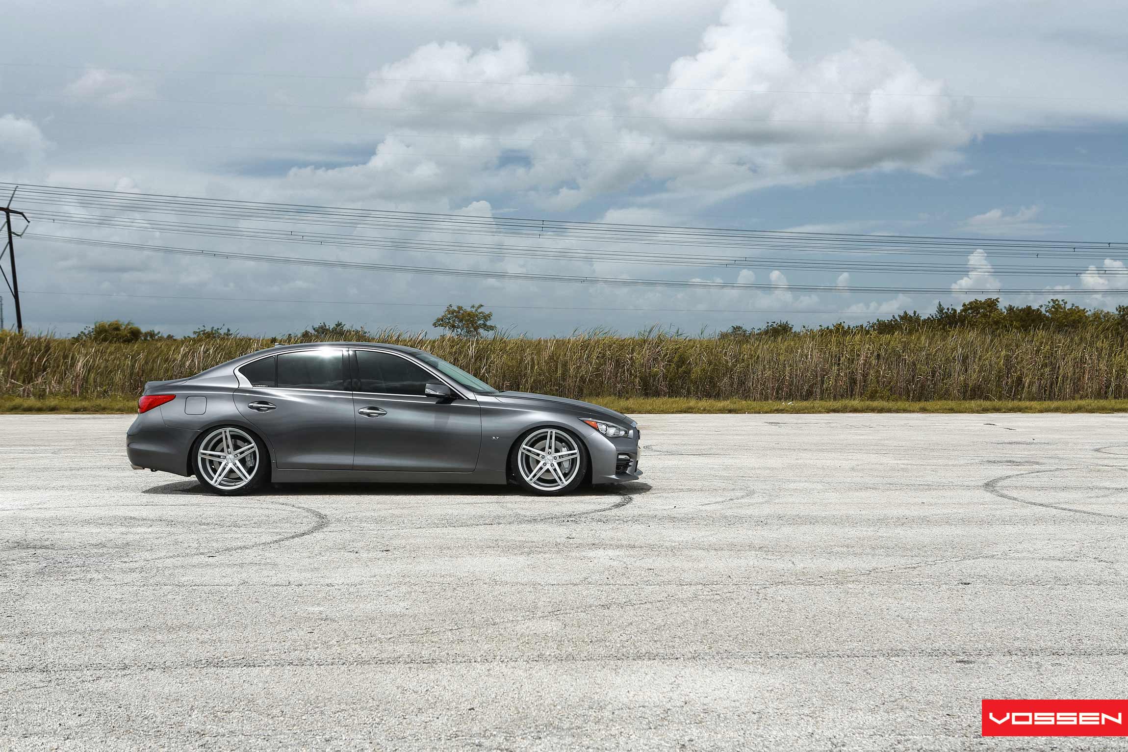 2016 Infiniti Q50 photo