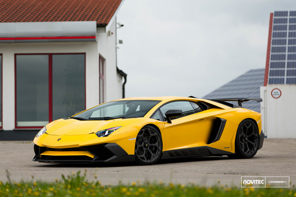 2014 Lamborghini Aventador photo