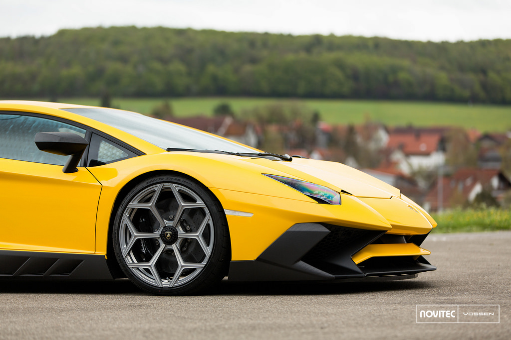 2014 Lamborghini Aventador photo