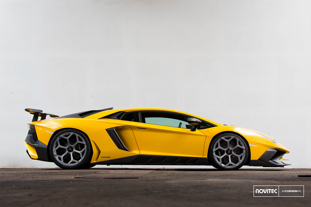 2014 Lamborghini Aventador photo