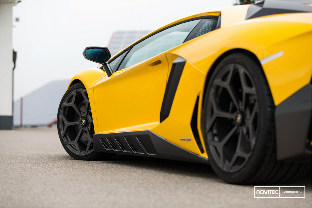 2014 Lamborghini Aventador photo
