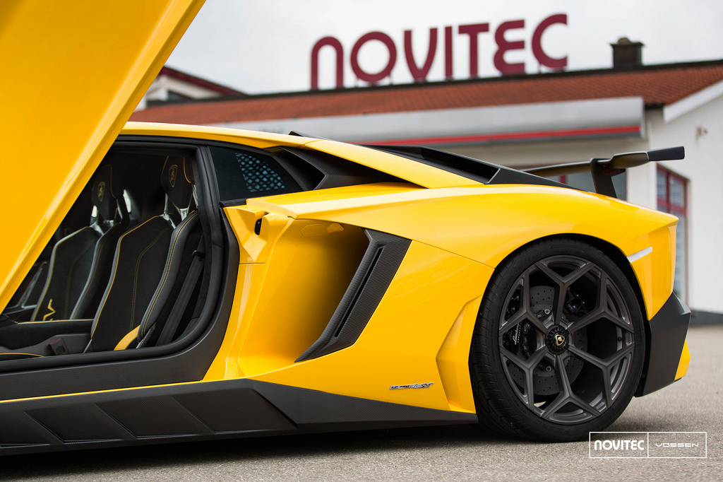 2014 Lamborghini Aventador photo