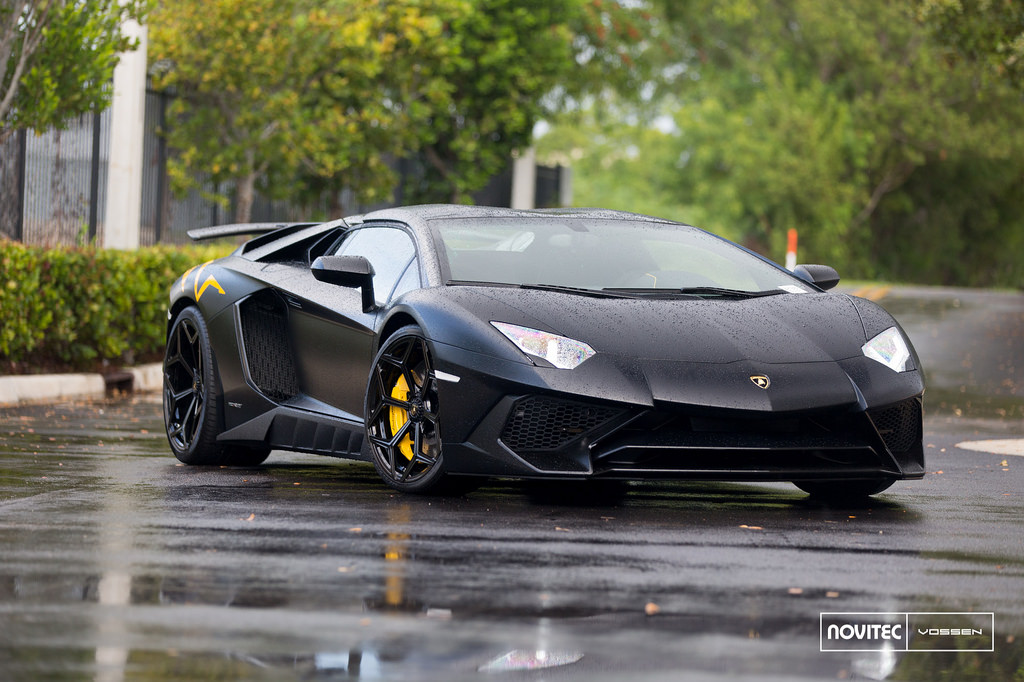 2014 Lamborghini Aventador photo