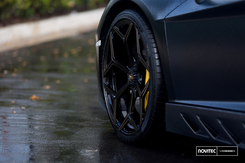 2014 Lamborghini Aventador photo