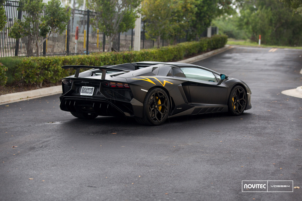 2014 Lamborghini Aventador photo