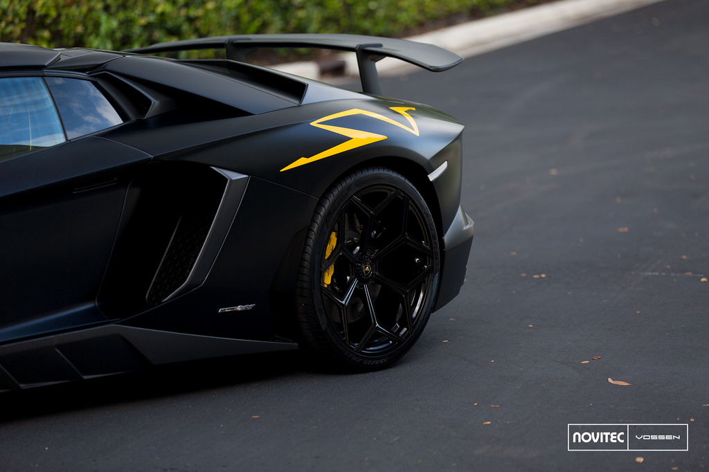 2014 Lamborghini Aventador photo