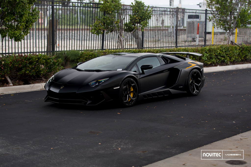 2014 Lamborghini Aventador photo