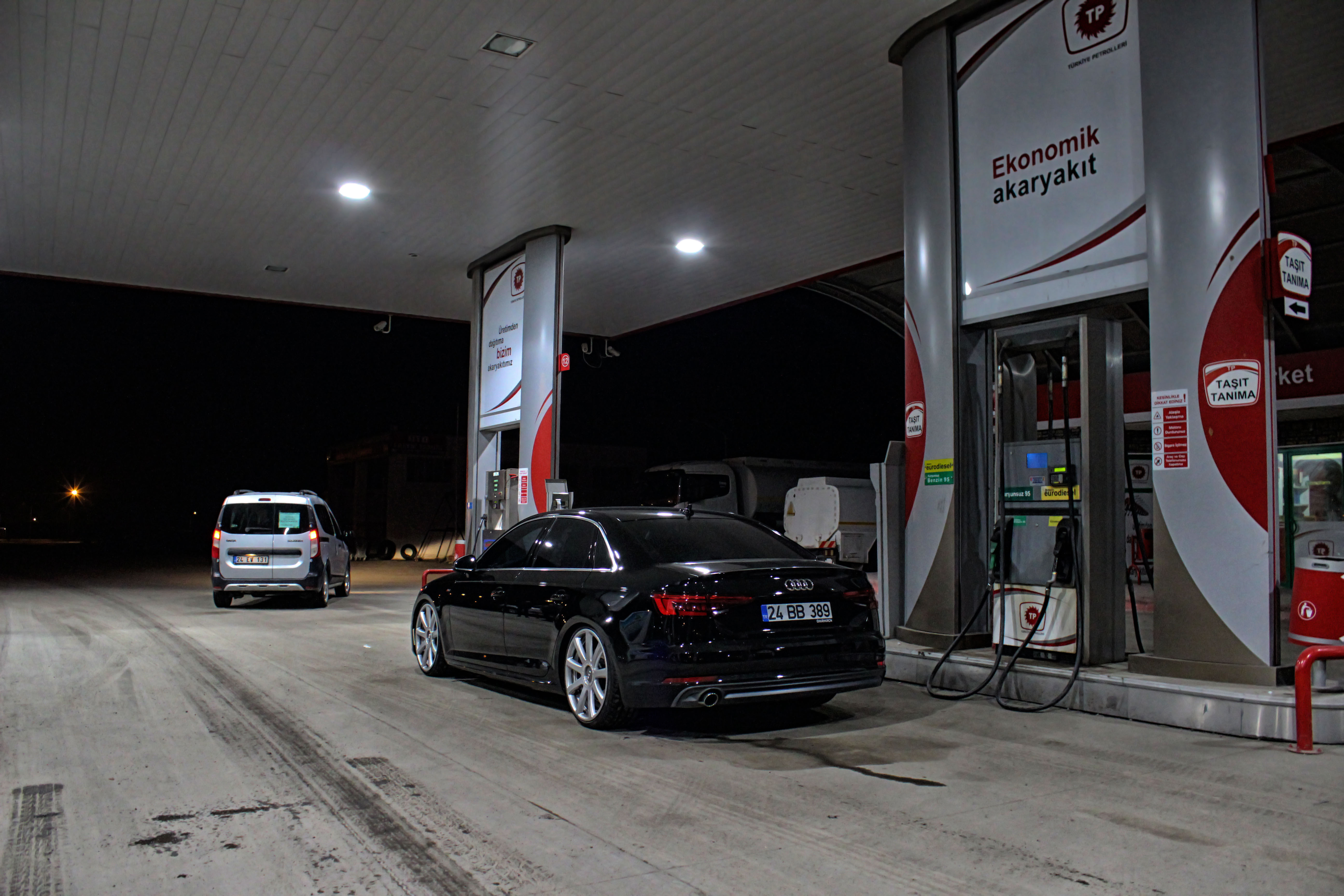 2016 Audi A4 photo
