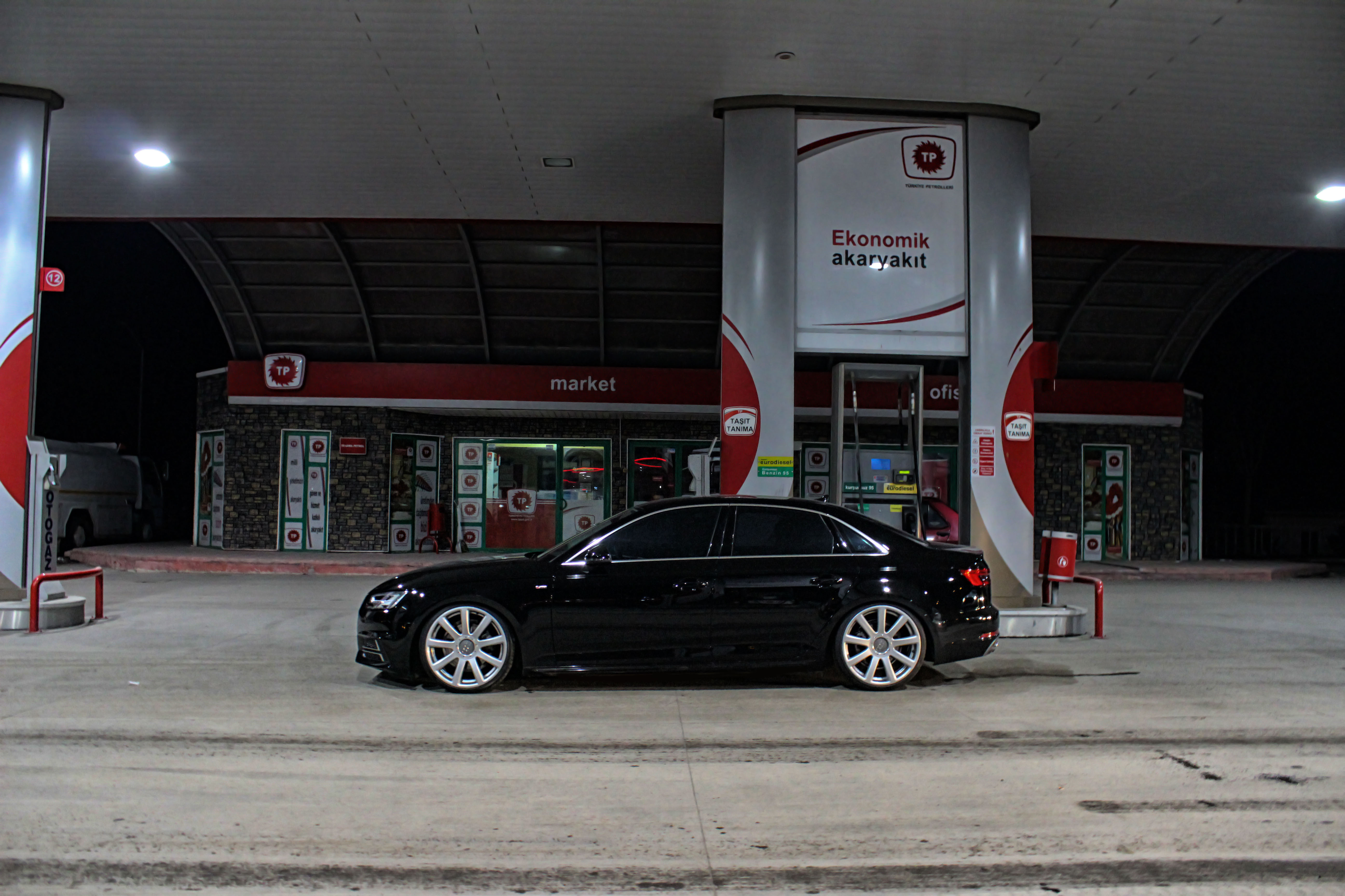 2016 Audi A4 photo
