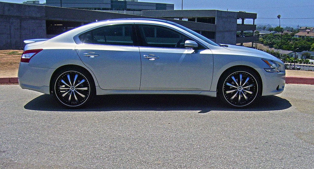 2010 Nissan Maxima photo