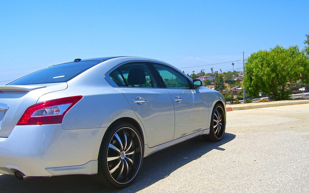 2010 Nissan Maxima photo