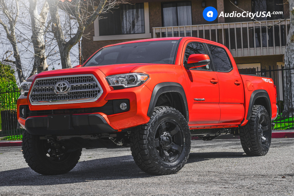 2017 Toyota Tacoma photo