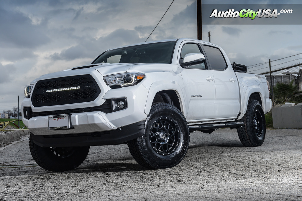 2016 Toyota Tacoma photo