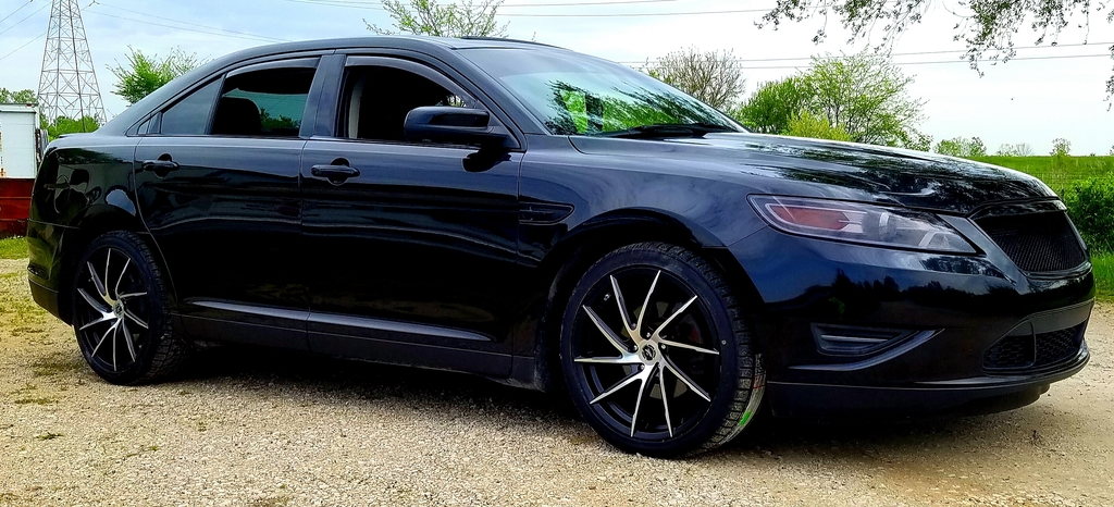 2010 Ford Taurus photo
