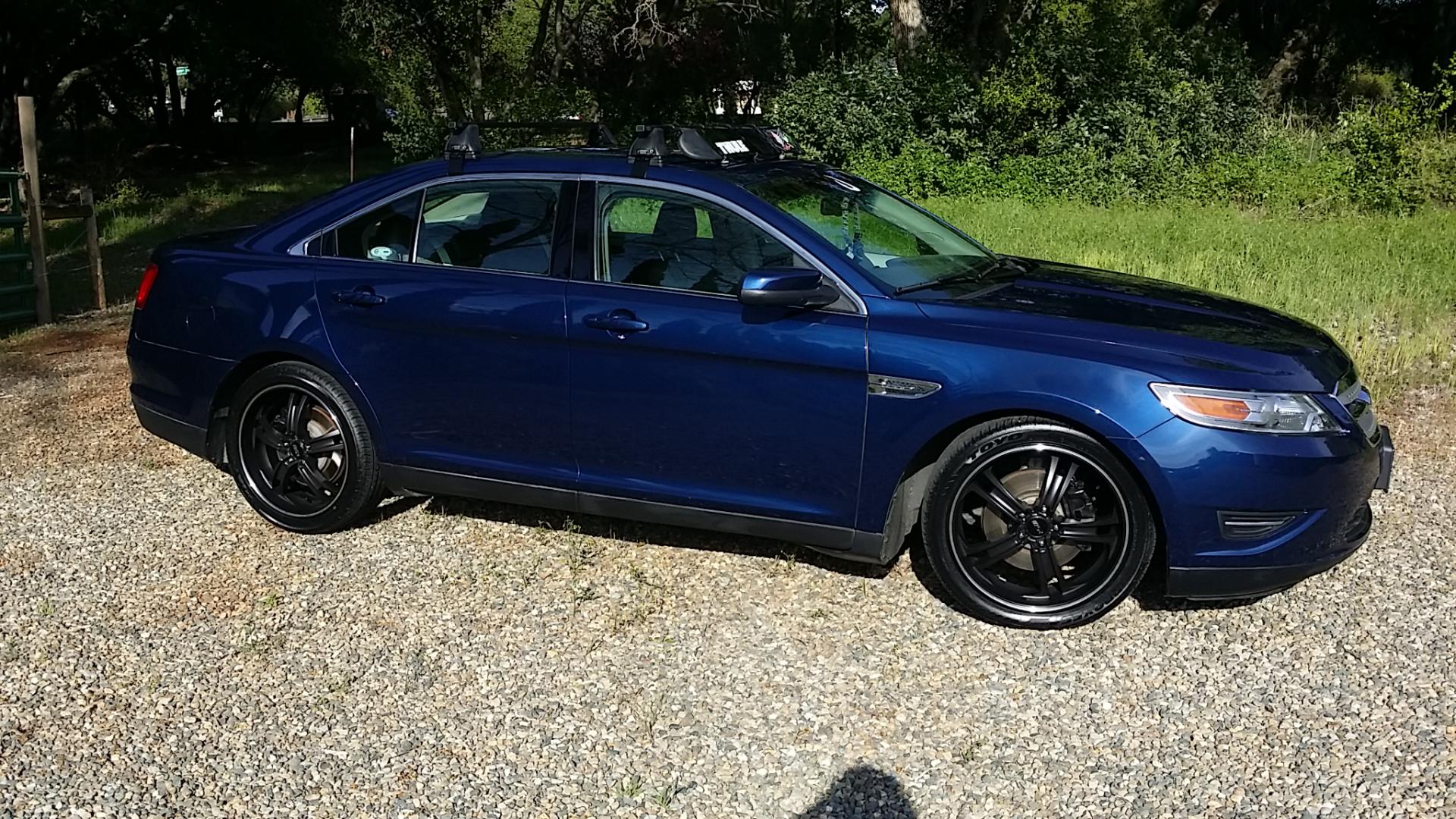 2010 Ford Taurus photo
