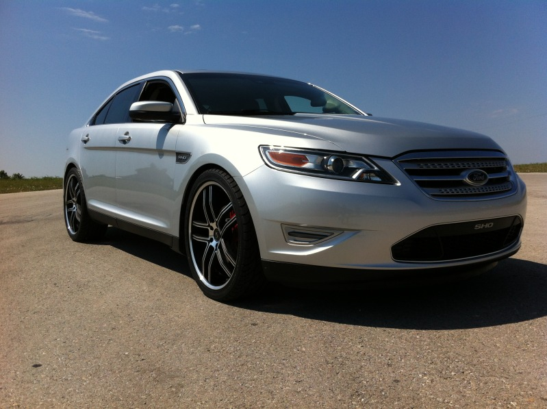 2010 Ford Taurus photo