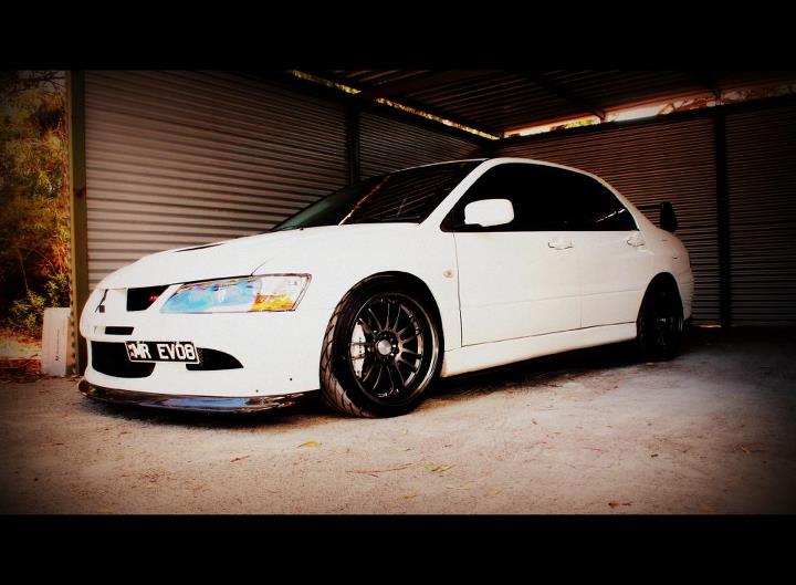 2004 Mitsubishi Lancer Evolution photo
