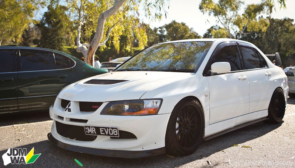 2004 Mitsubishi Lancer Evolution photo
