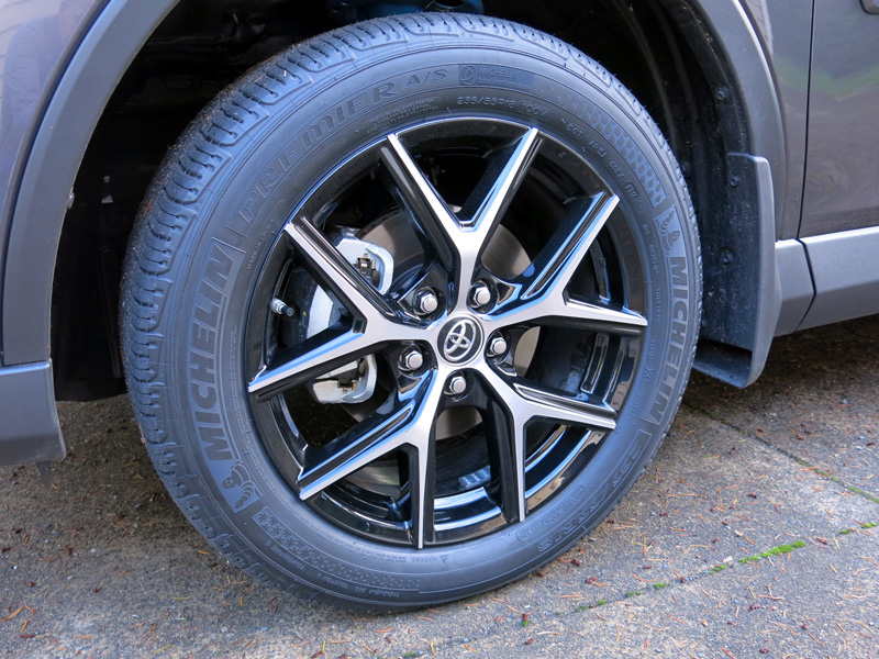 2016 Toyota RAV4 photo