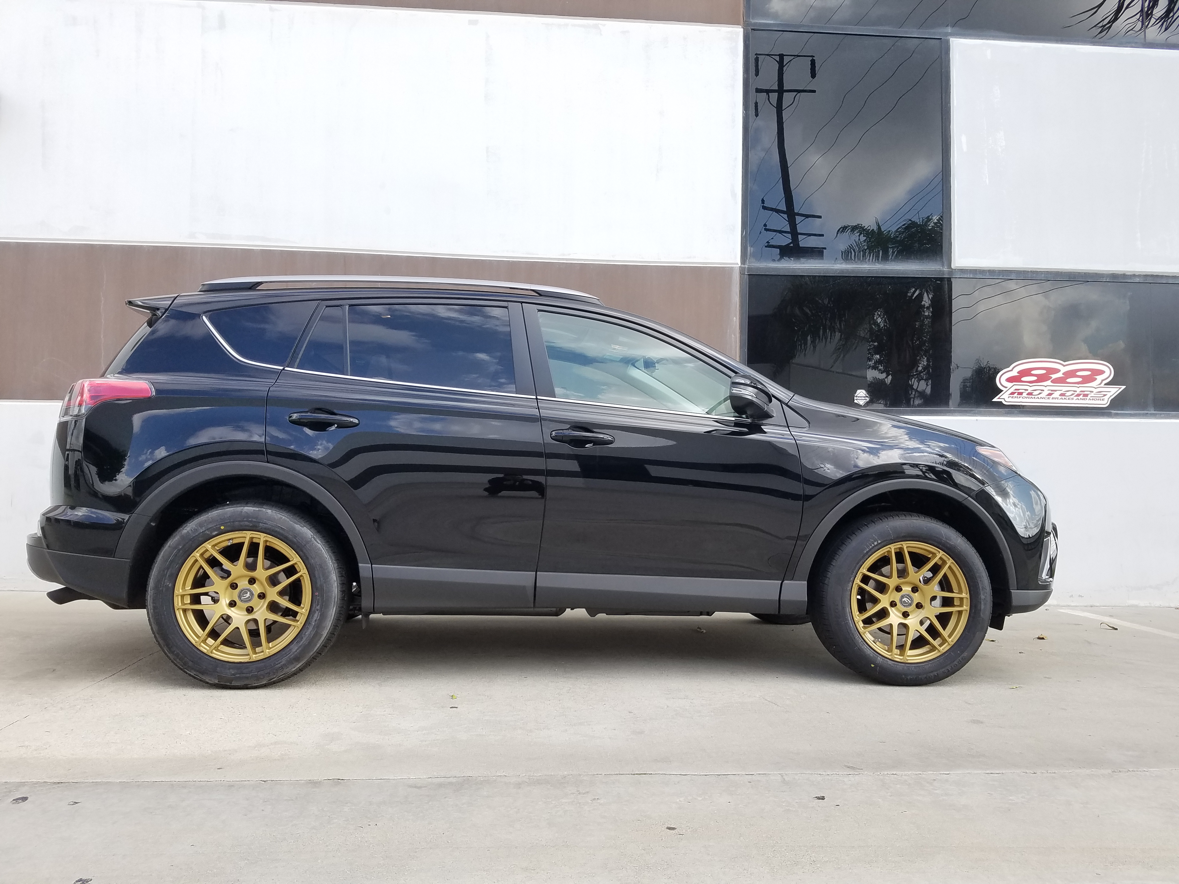 2016 Toyota RAV4 photo