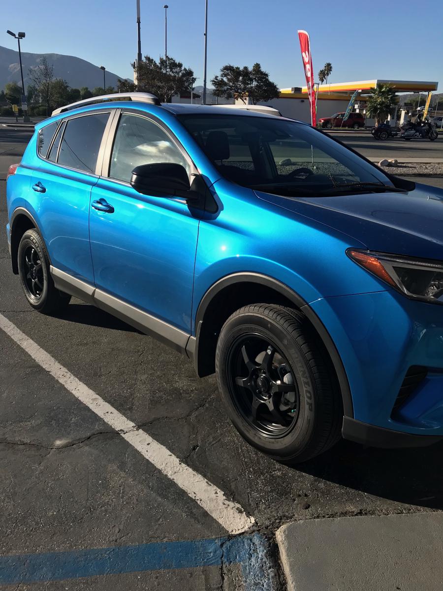 2017 Toyota RAV4 photo