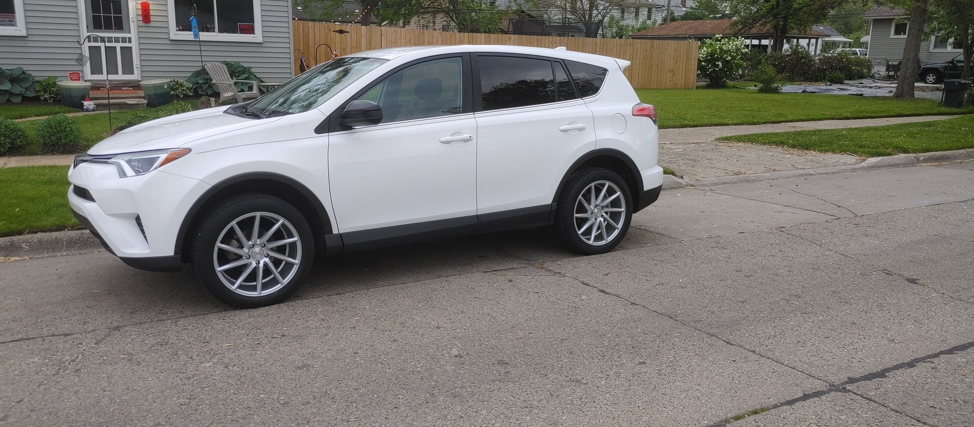 2018 Toyota RAV4 photo