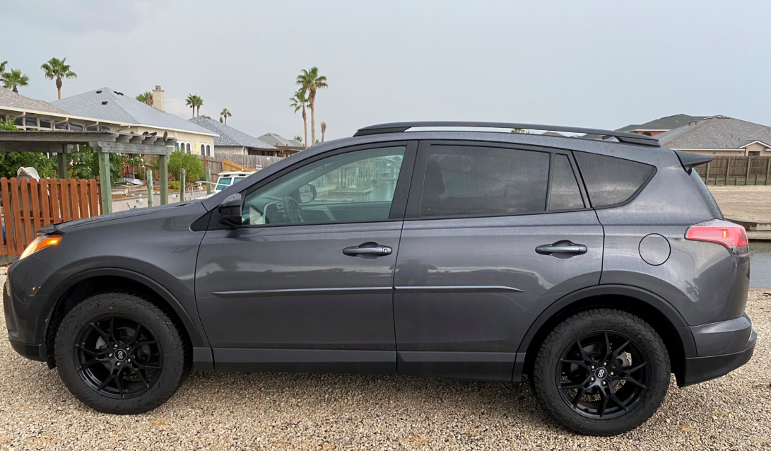 2017 Toyota RAV4 photo