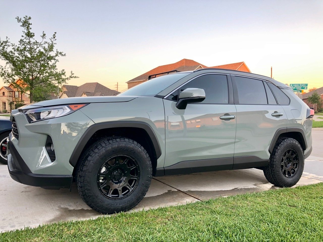 2019 Toyota RAV4 photo