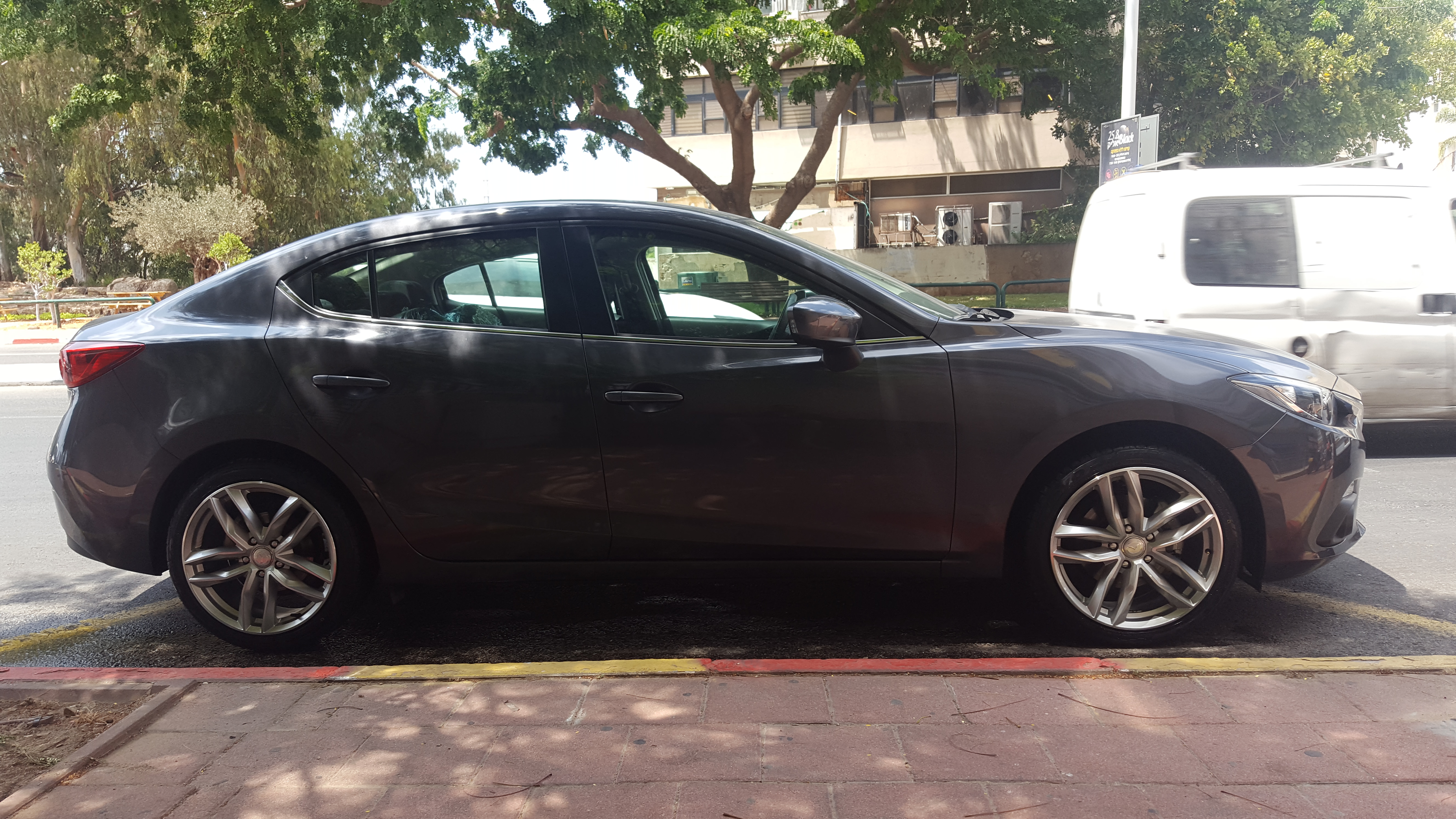 2014 Mazda Mazda3 photo