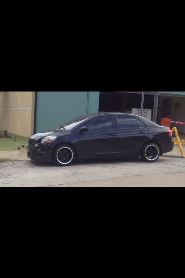 2010 Toyota Yaris photo