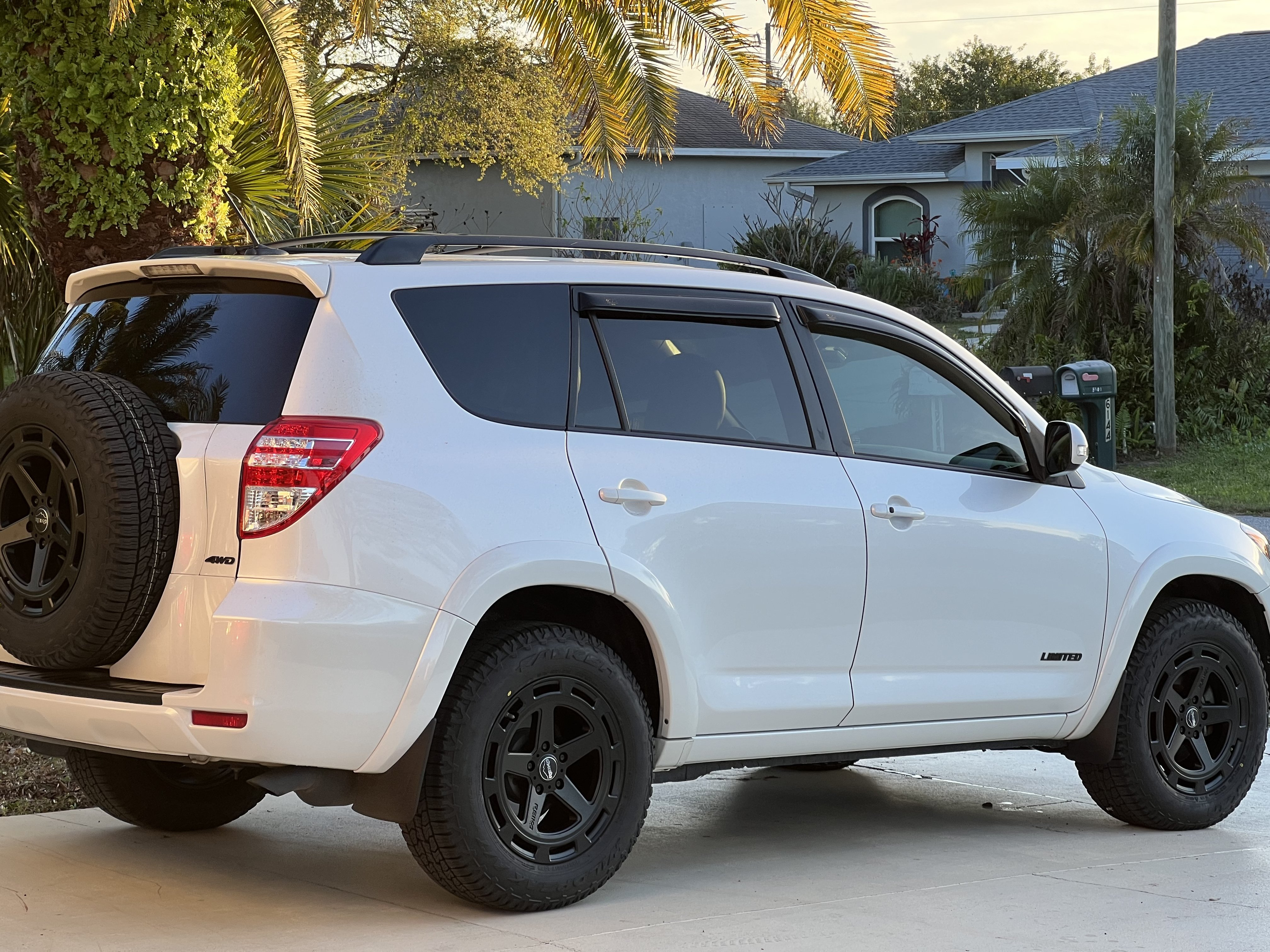 2008 Toyota RAV4 photo